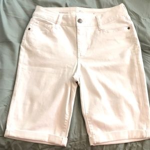 St. John’s Bay White denim Bermuda shorts size 8